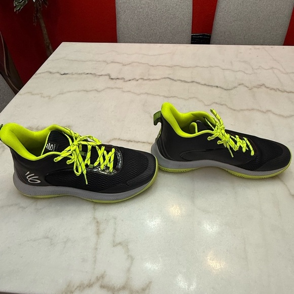 Under Armour Curry 3Z6 'Black Green' 3025090-001 - Picture 3 of 6